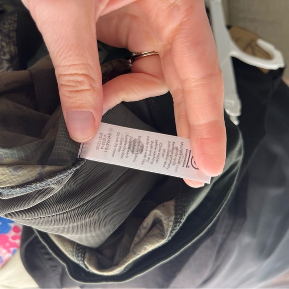 Athleta Shorts Women's 18 Trekkie North Terra Firma Floral Dark Romatic Active - Picture 8 of 9